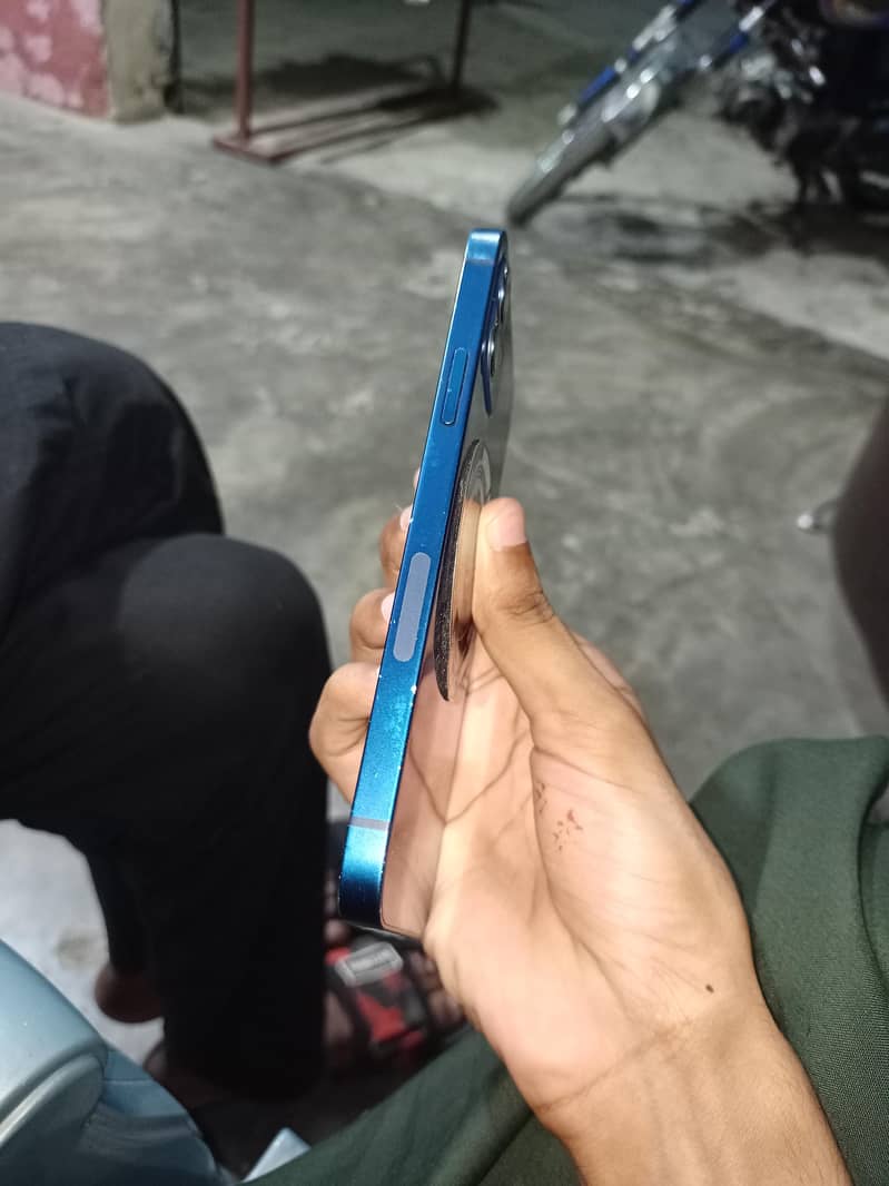 Apple iPhone 12 1