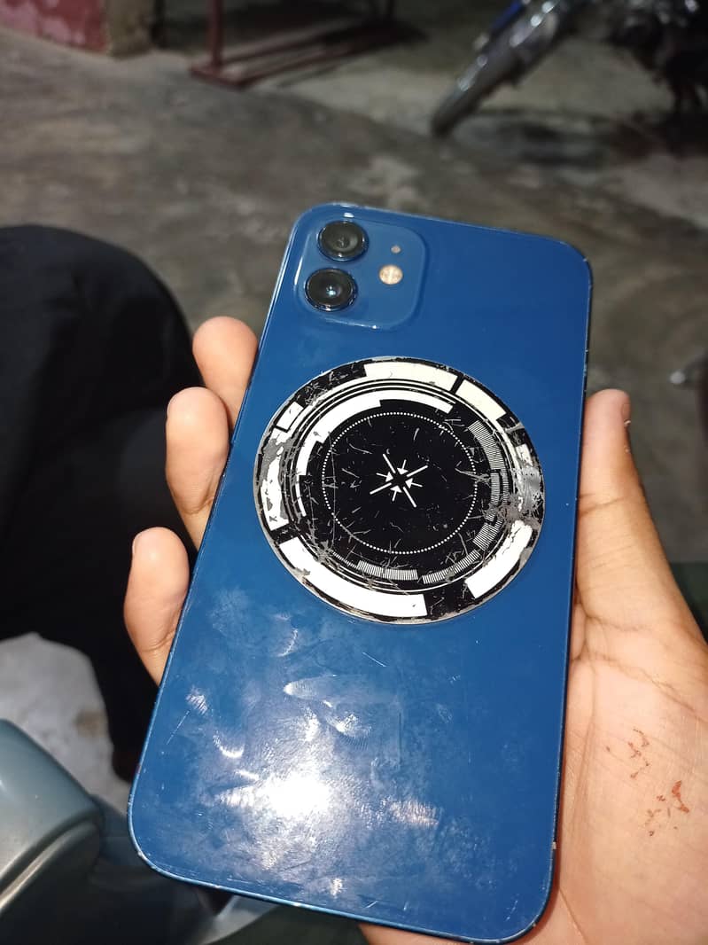 Apple iPhone 12 4