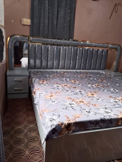 new 3 pice furniture with out mettres