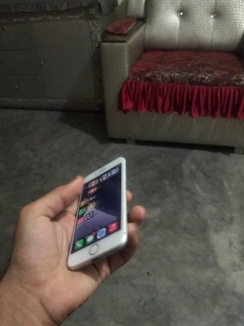 iPhone 7 4