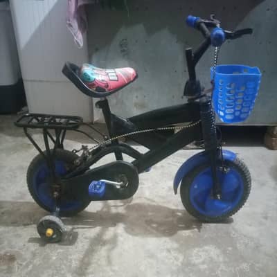 kids cycle bicycle 4 Sal se lekar 8 sal ke bacche ke liye. 03005628817