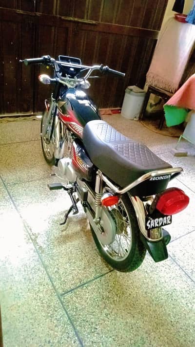 Honda 125 black colour My what's app 03204778273