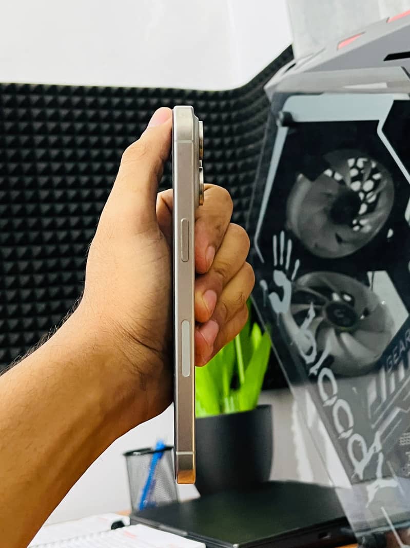 iPhone 15 pro max 2
