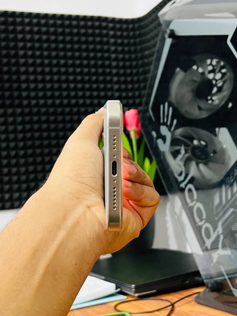 iPhone 15 pro max 3