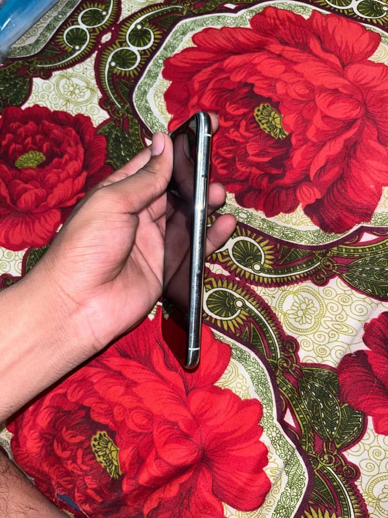 Apple iPhone 11 Pro 2