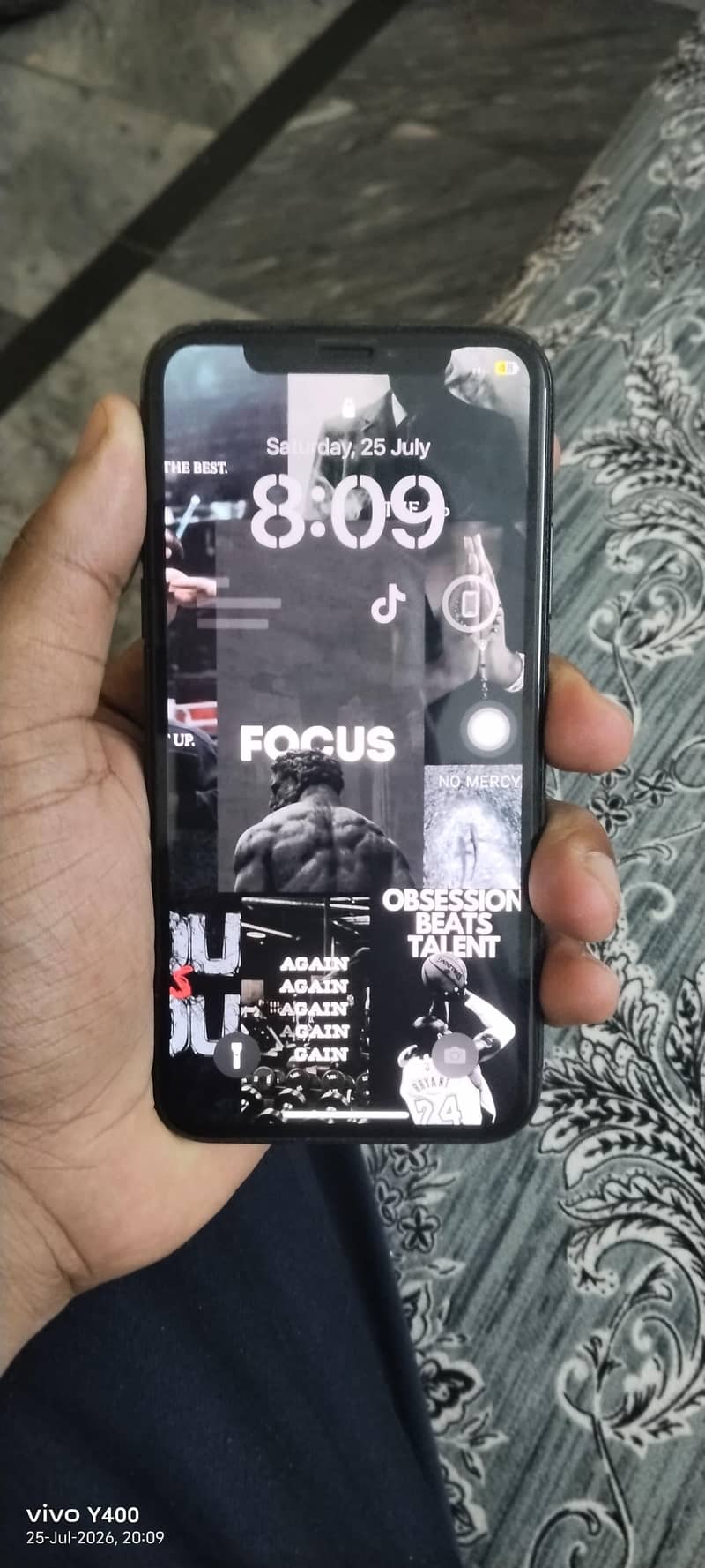 Apple iPhone X 4