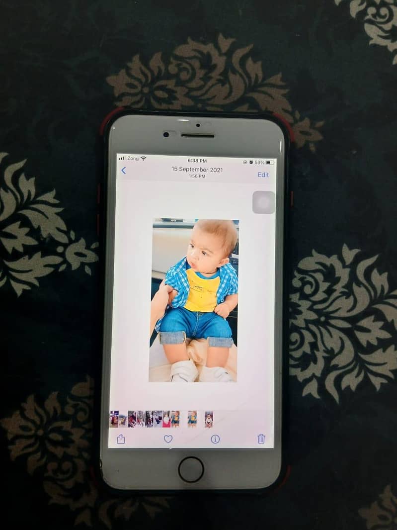 Apple iPhone 7 plus 1