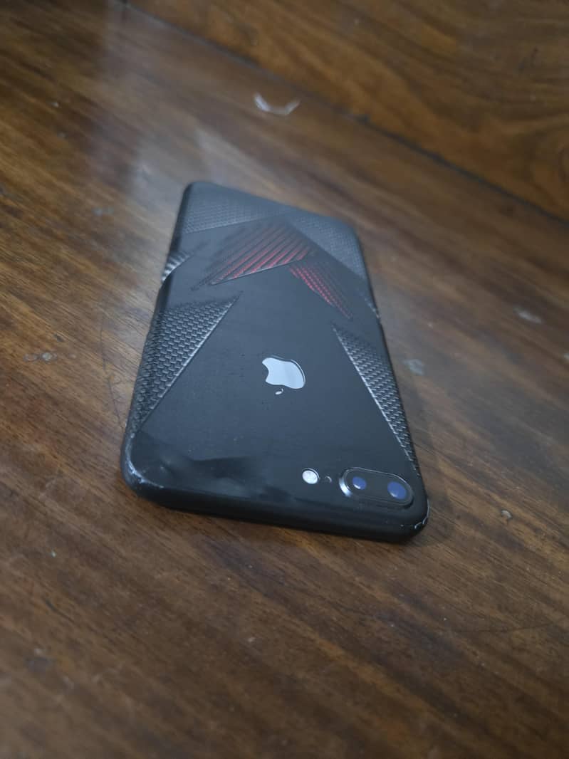 Apple iPhone 8 Plus 4
