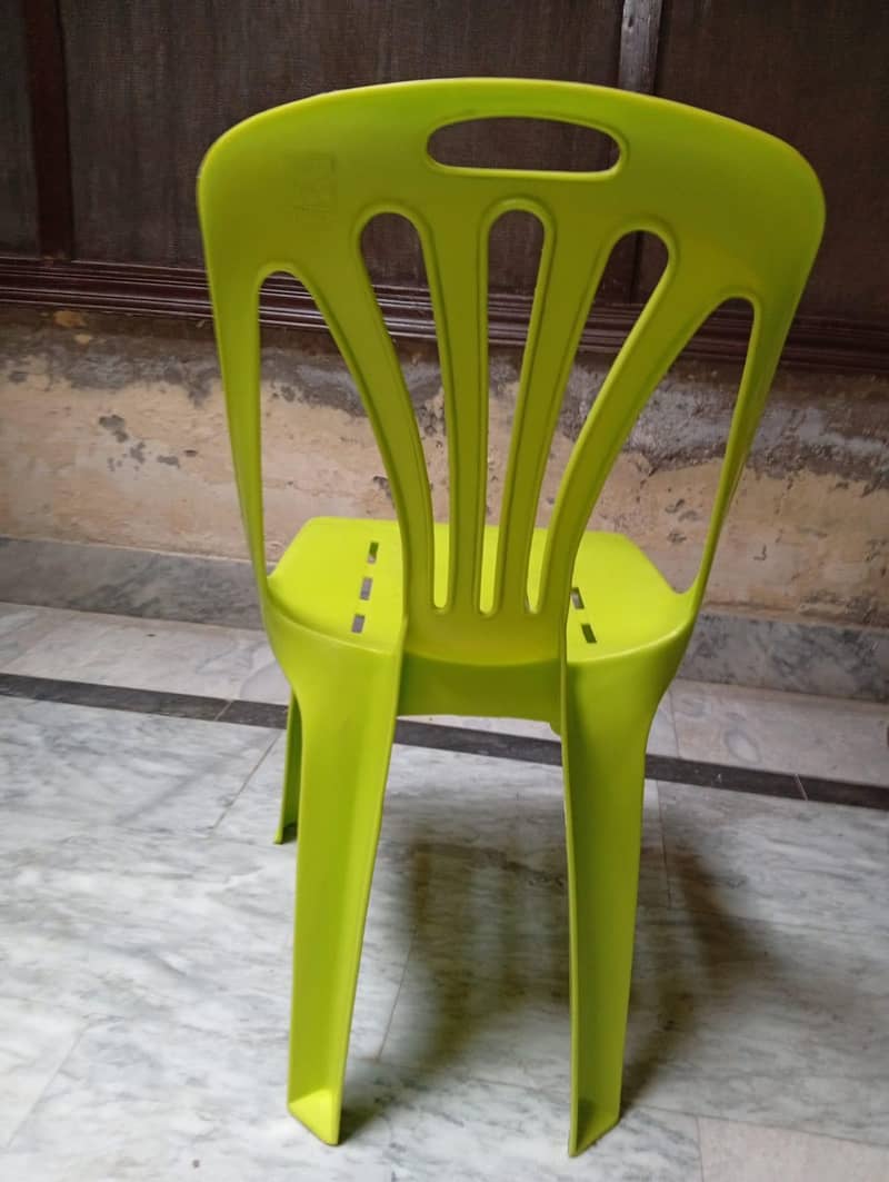 plastic chairs 4