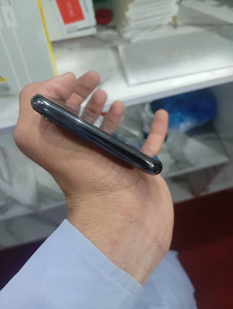 Apple iPhone X 3