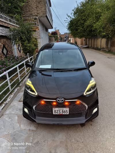 Sienta G 2018/24 fully loaded lahore registered All punjab own my name