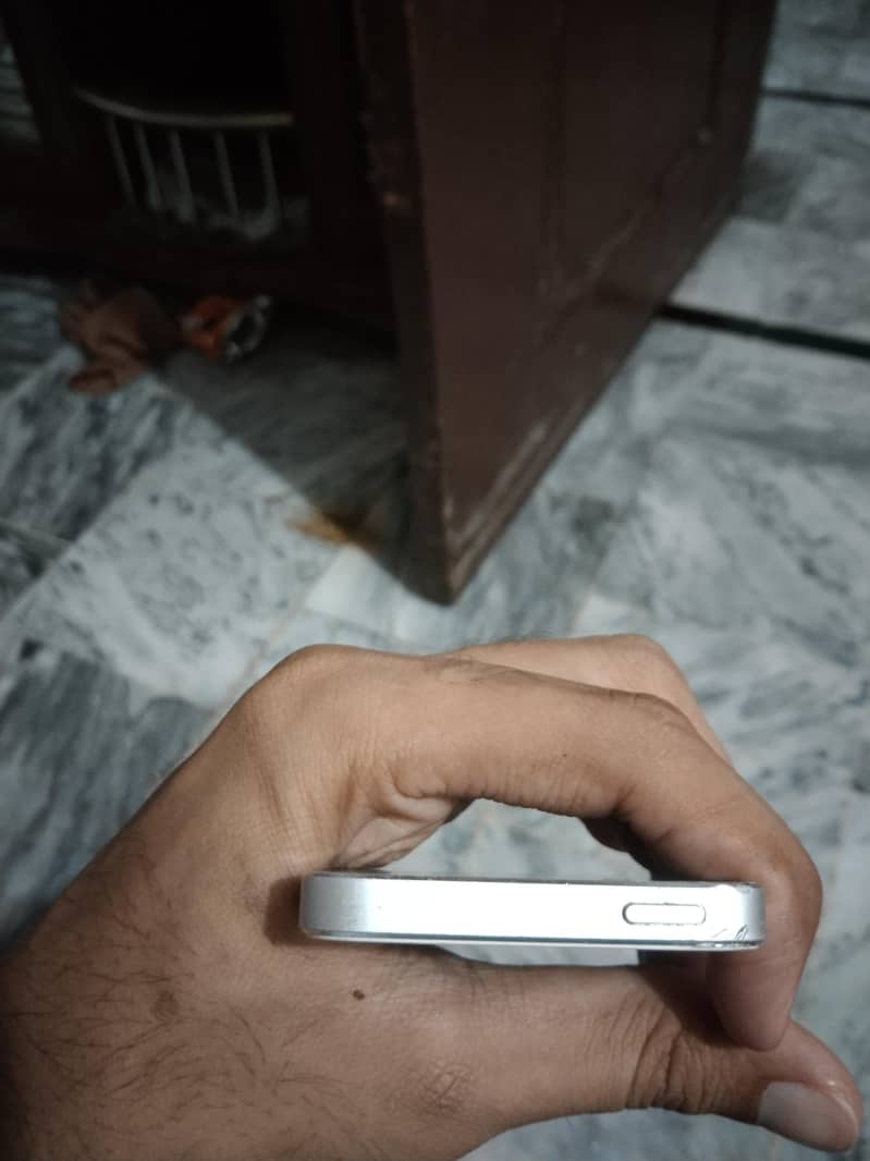 Apple iPhone 5 3