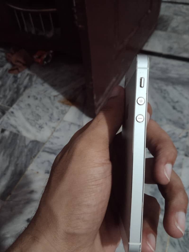 Apple iPhone 5 4