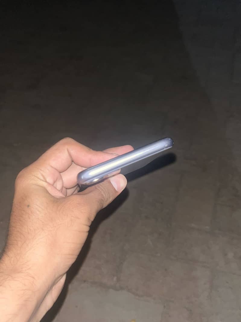 Apple iPhone 11 7