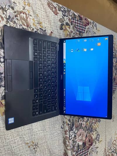 Dell laptop 5400 latitude. core i7 8th gen . 8gb ram 256gb rom. touch sc