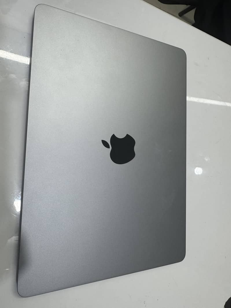 MacBook M2 Air 4