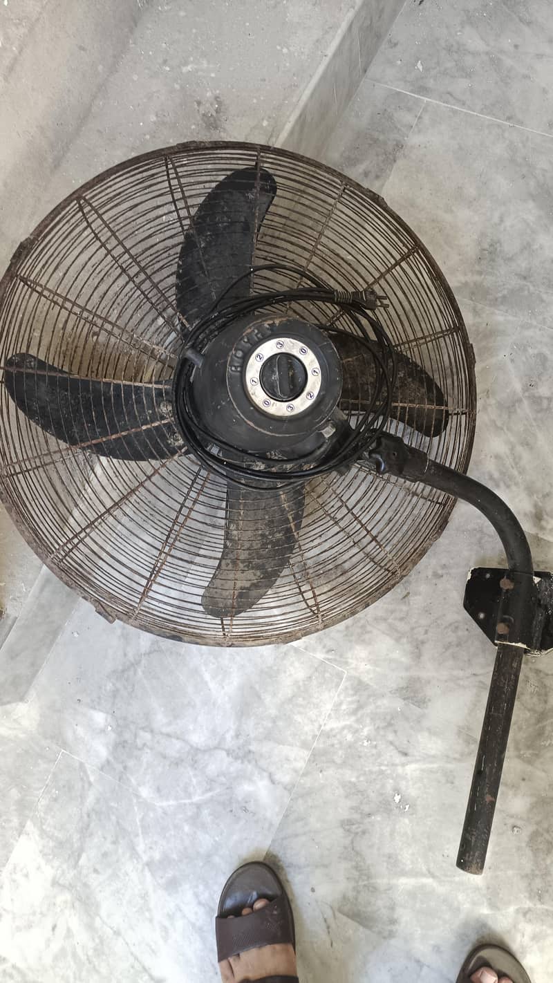 Bracket fan 1