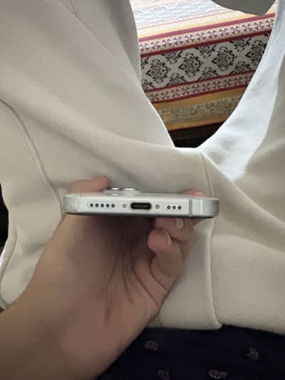 Apple iPhone 15