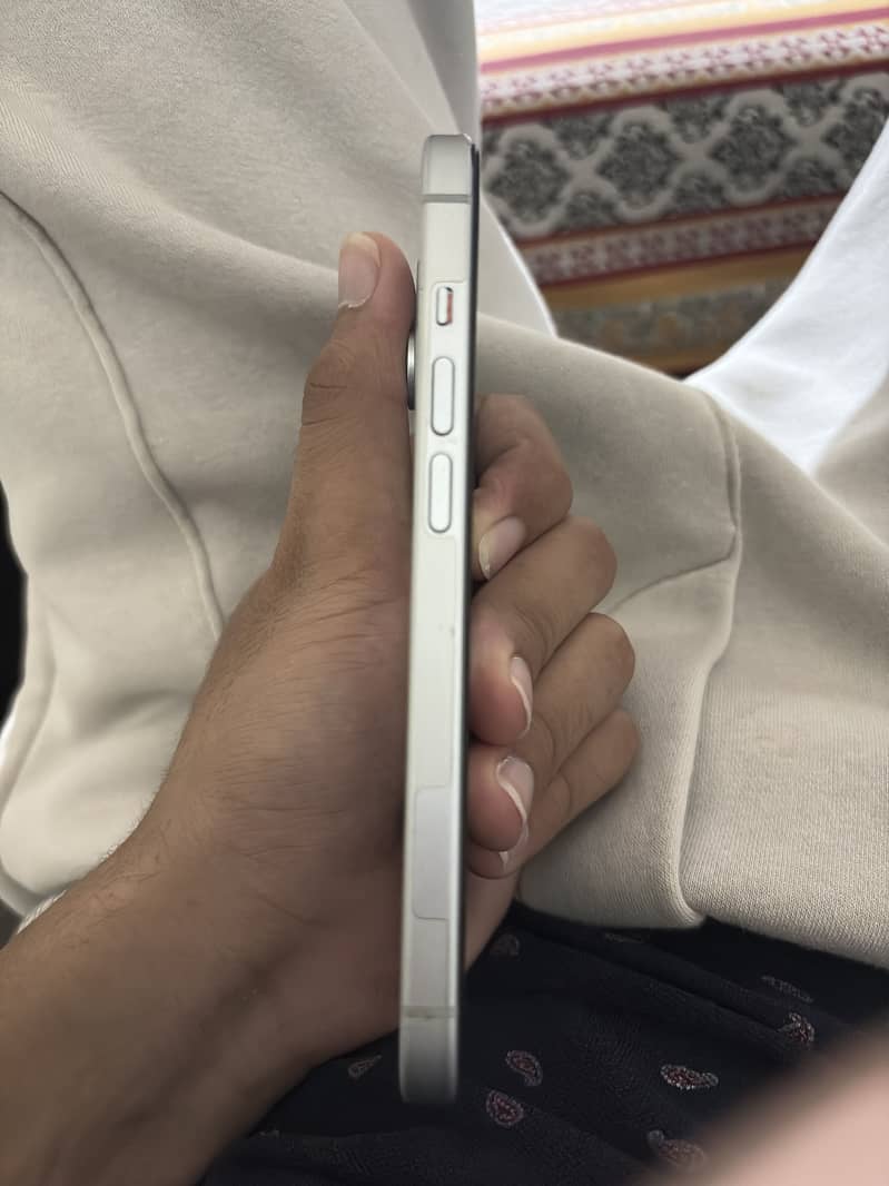 Apple iPhone 15 3