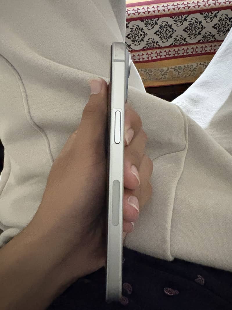 Apple iPhone 15 4