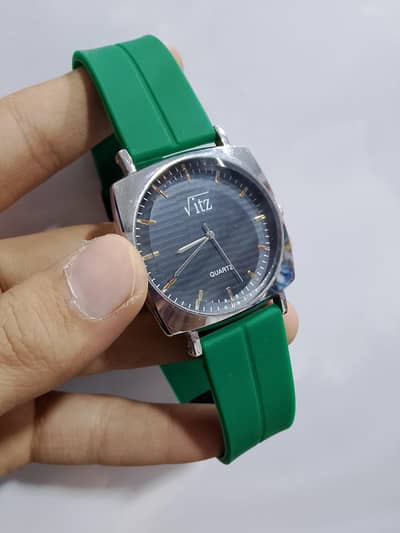 Quartz men's watch —Green silicone strap