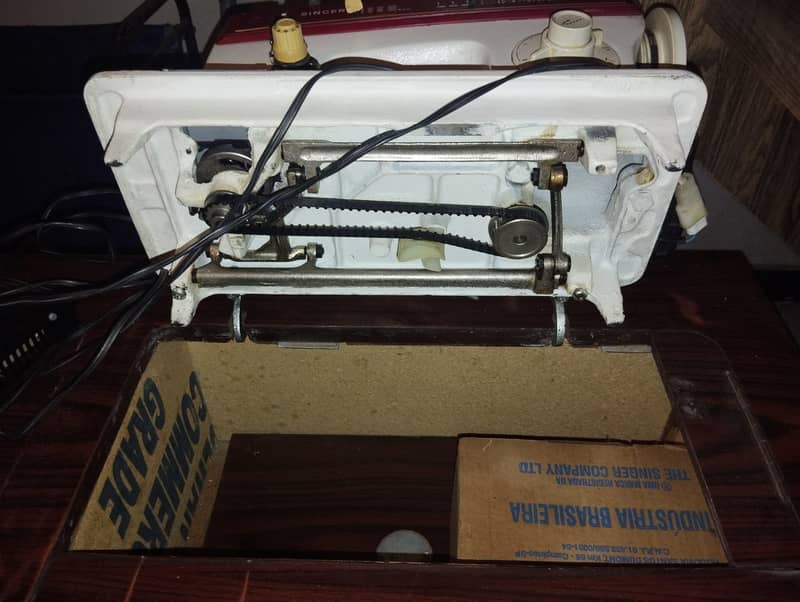 SINGER SEWING MACHINE MODEL 974 1