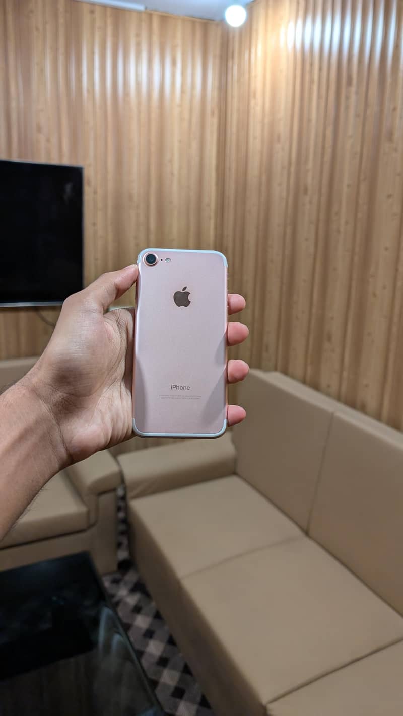 Apple iPhone 7 0
