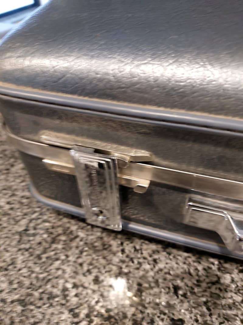 2 brife case 0