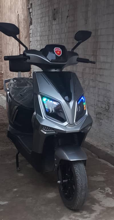 Metro Thrill pro Scooty like Fresh Brand New  just 2 Months used10/10.