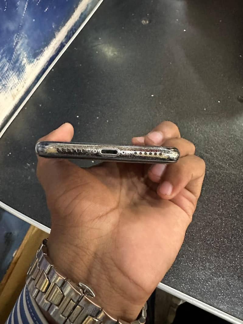 Apple iPhone X 3