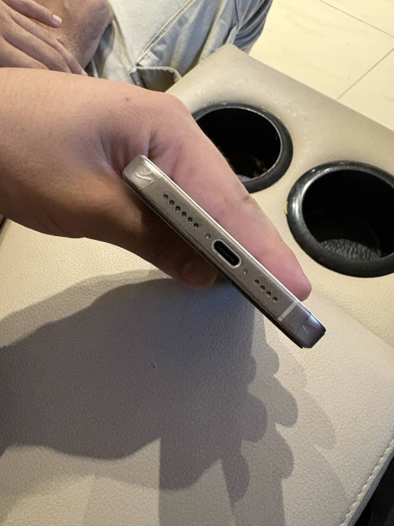 Apple iPhone 15 Pro Max 2