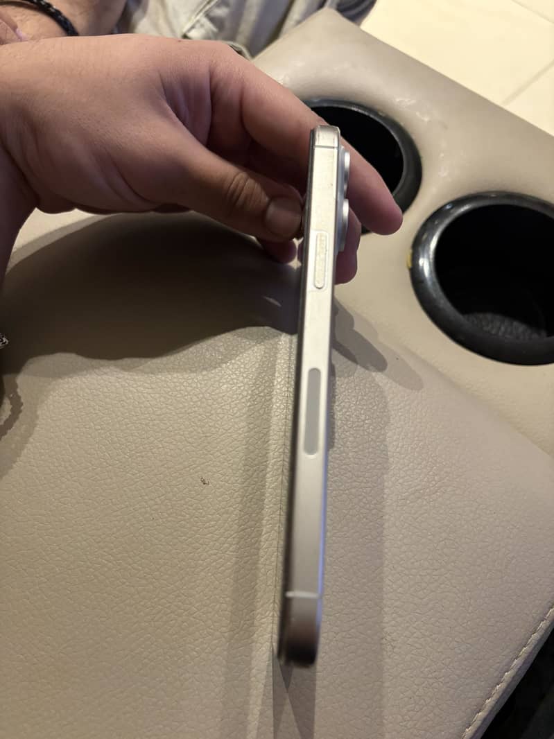 Apple iPhone 15 Pro Max 3