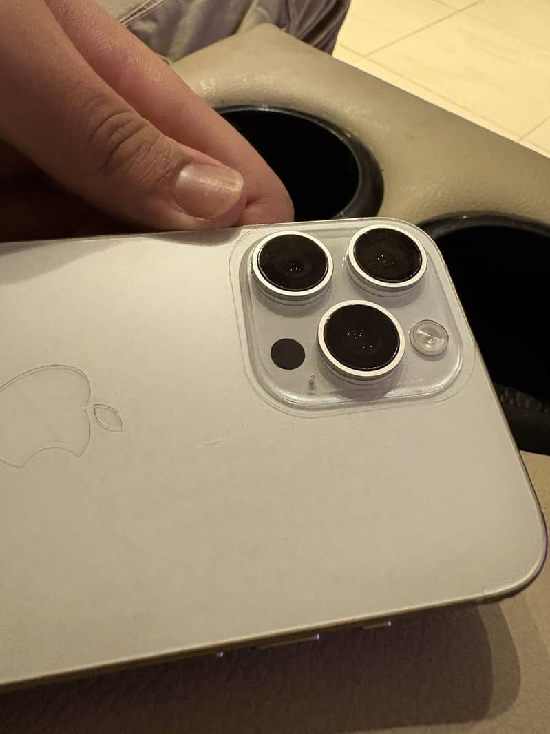 Apple iPhone 15 Pro Max 4