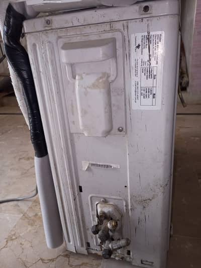 Slightly used split DC inverter 1 ton with new cooling coil. .