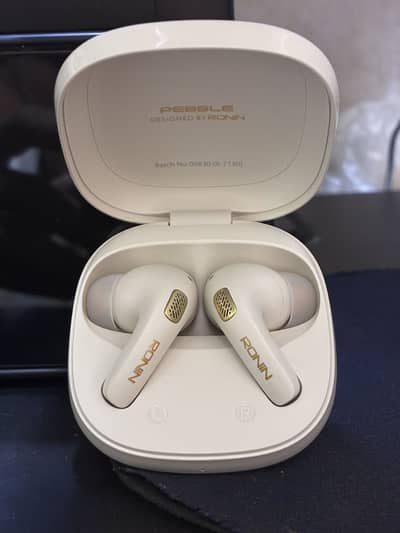 Ronin Pebble Wireless Earbuds – Like Brand New! (Used 4–5 Days Only)