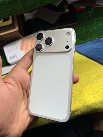 iPhone XR convert 17 pro