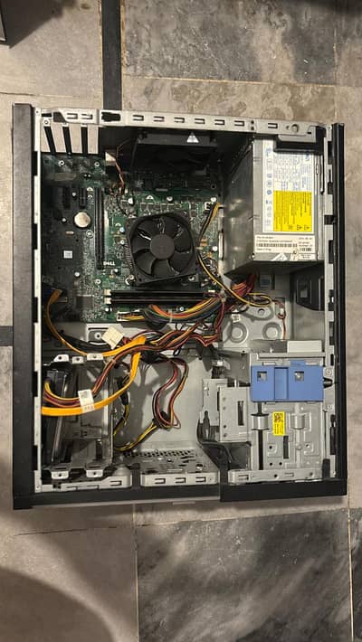 i5 2nd Gen, 6 gb ddr3 1300 mghz ram, 500 gb hdd