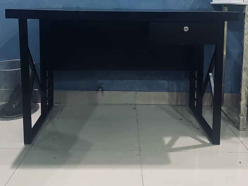 Laptop/Computer/Study Table 0