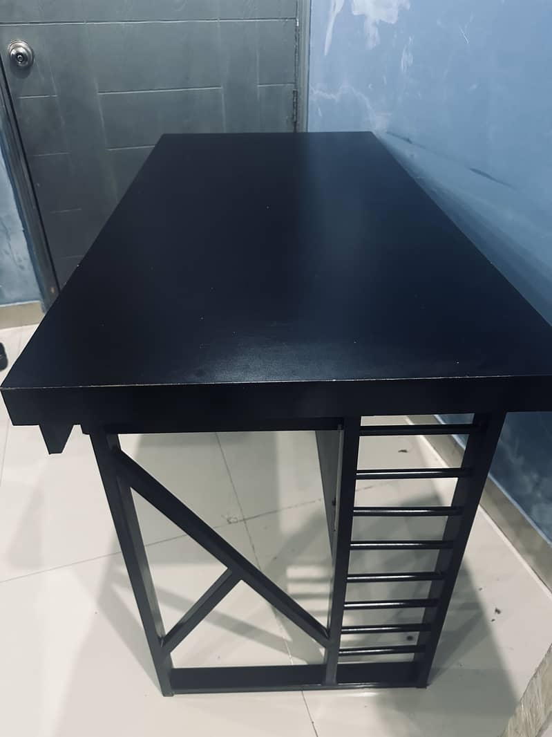 Laptop/Computer/Study Table 3