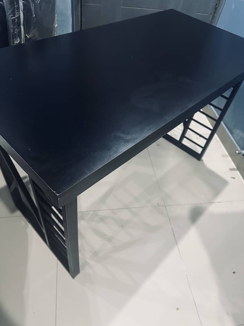 Laptop/Computer/Study Table 4