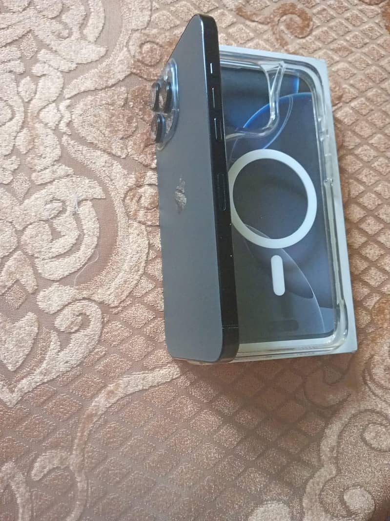 Apple iPhone 13 2