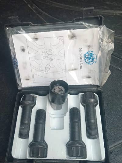 Mercedes-Benz C-class wheel locks
