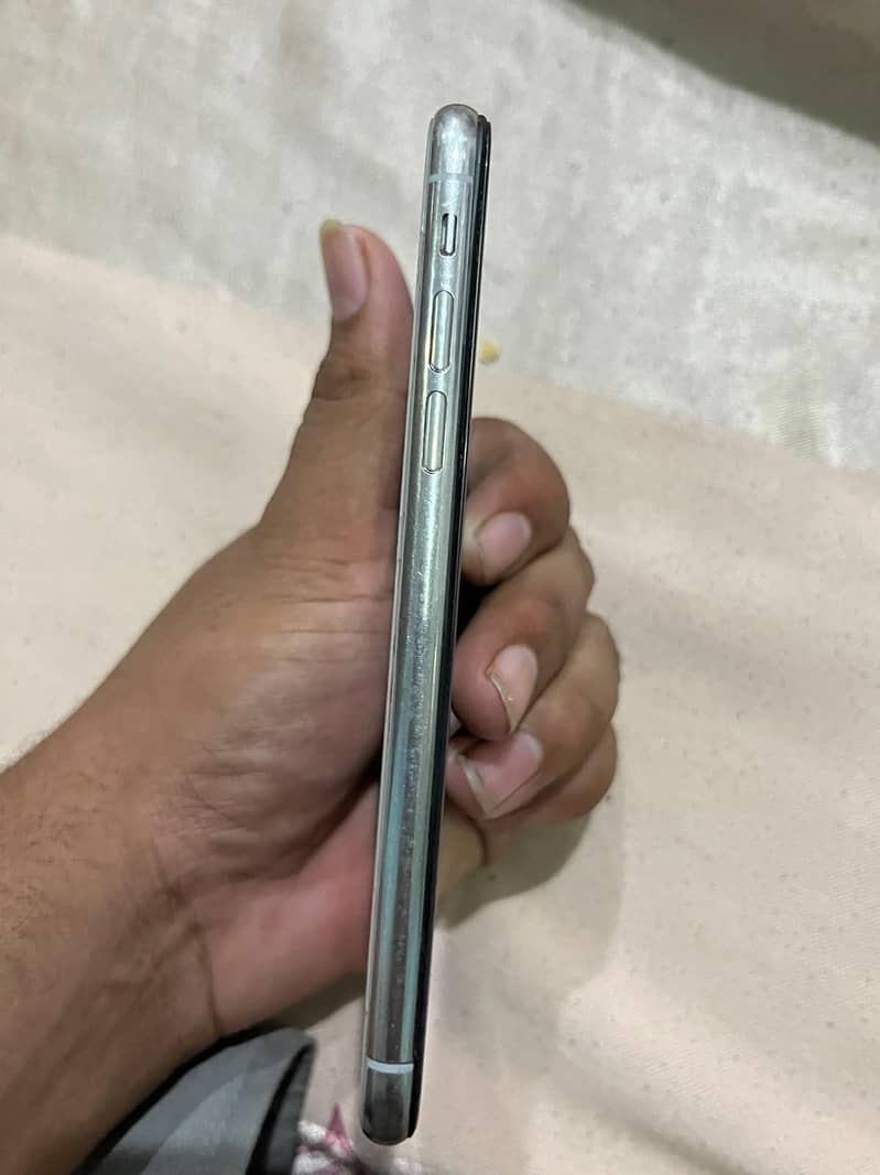 Apple iPhone X 3