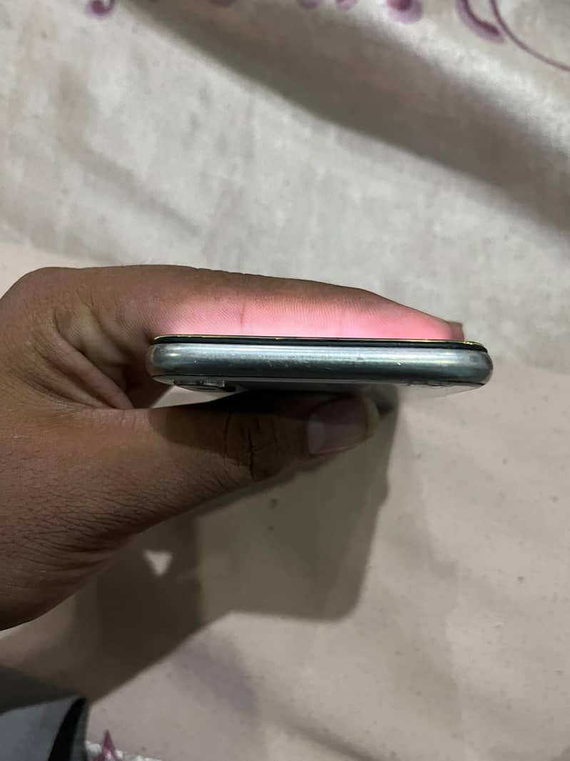 Apple iPhone X 4