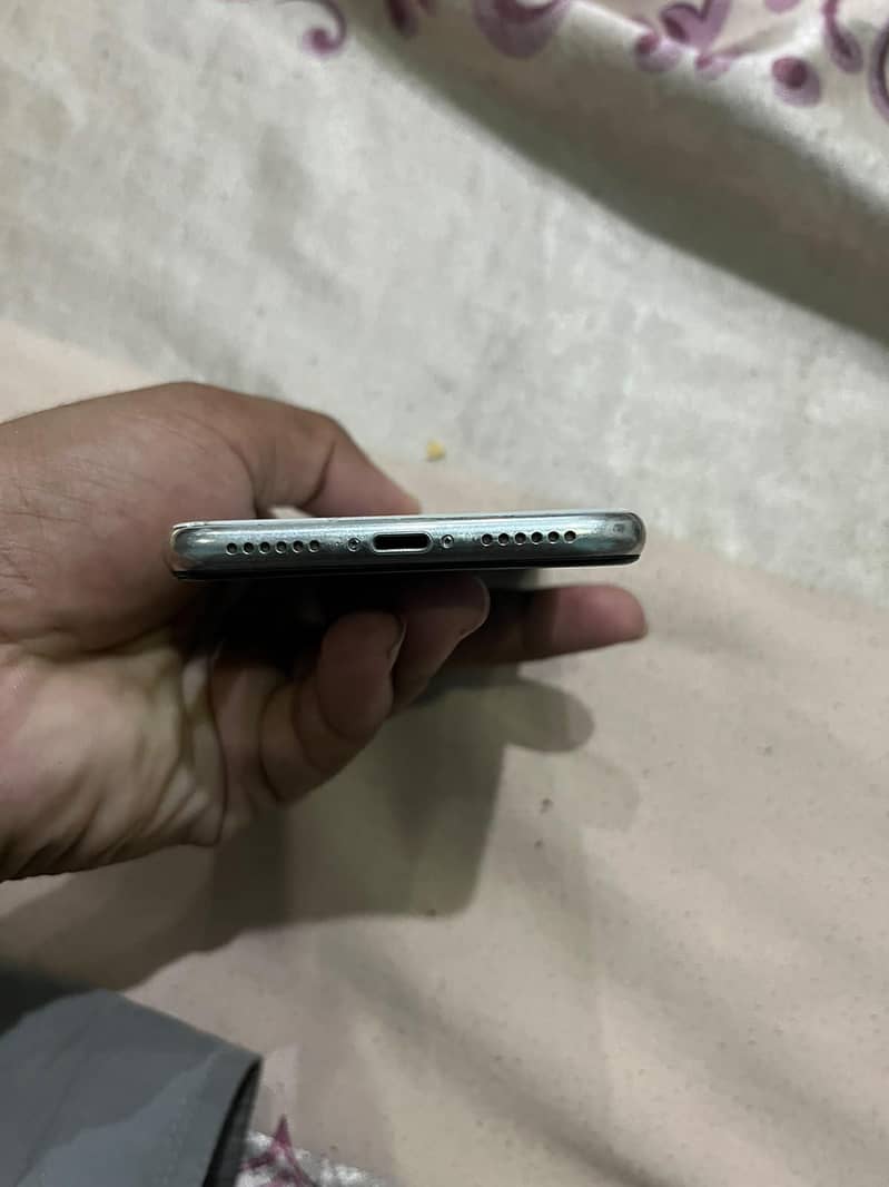 Apple iPhone X 5