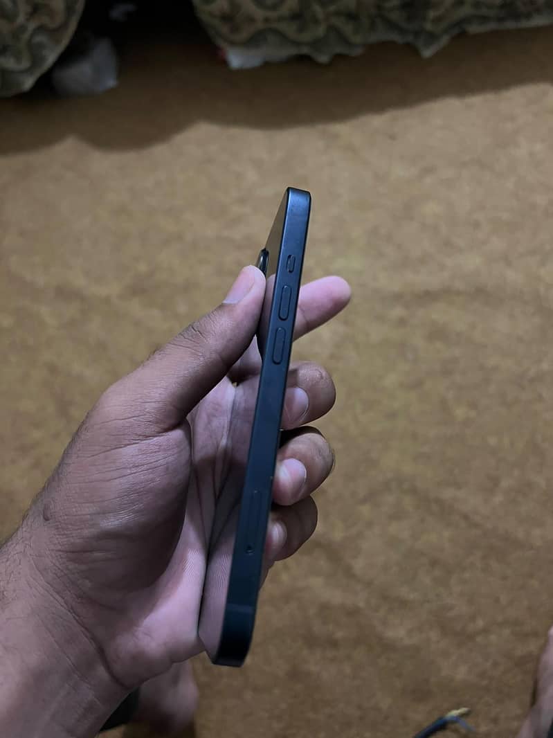 Apple iPhone 13 4