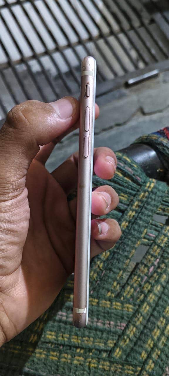 Apple iPhone 7 3