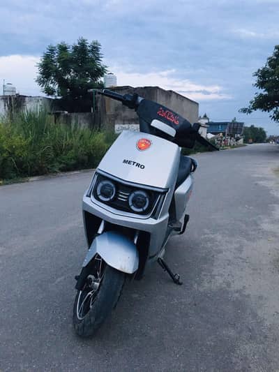 Metro M6 2025 Electric Bike – Excellent Condition