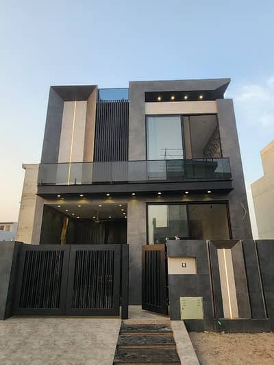 TOP CLASS LOCATION 5 Marla House FOR SALE IN LAKE CITY LAHORE