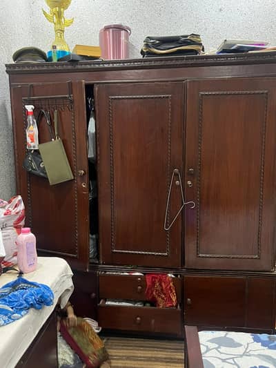 It's wardrobe king size